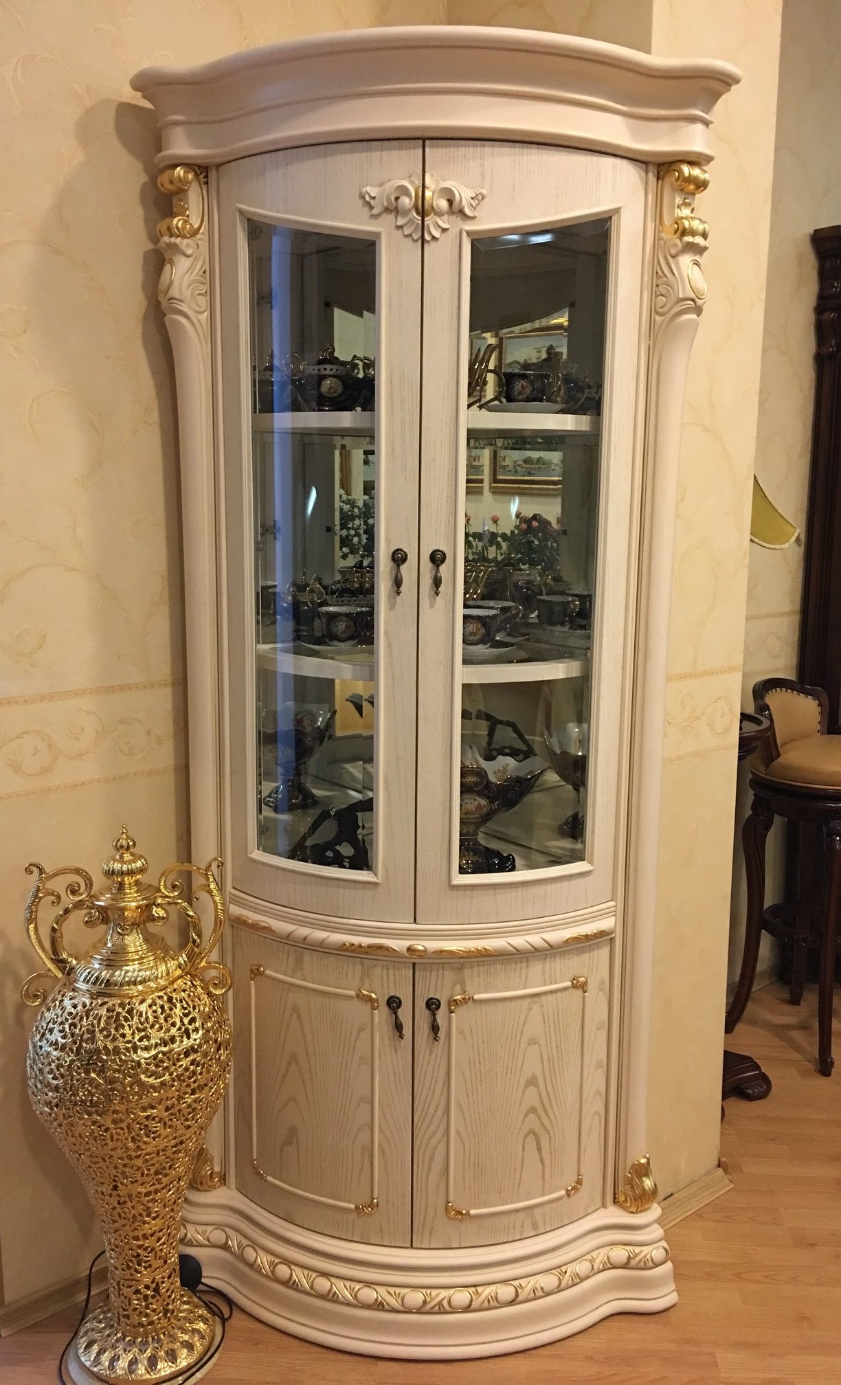 витрина угловая мод.208